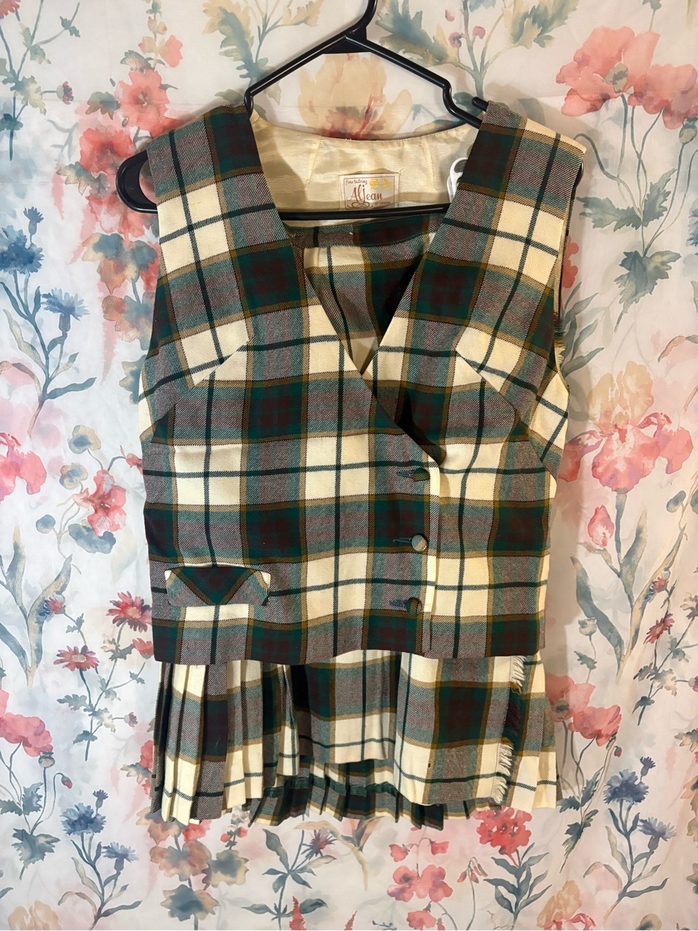 Vintage Plaid Pleated Skirt and Vest Set in Green and Cream